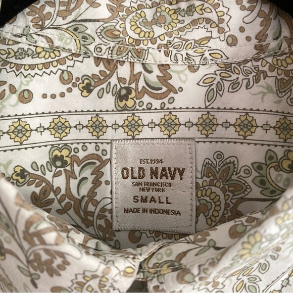 OLD NAVY Men's Casual Button Down Shirt - Picture 2 of 5